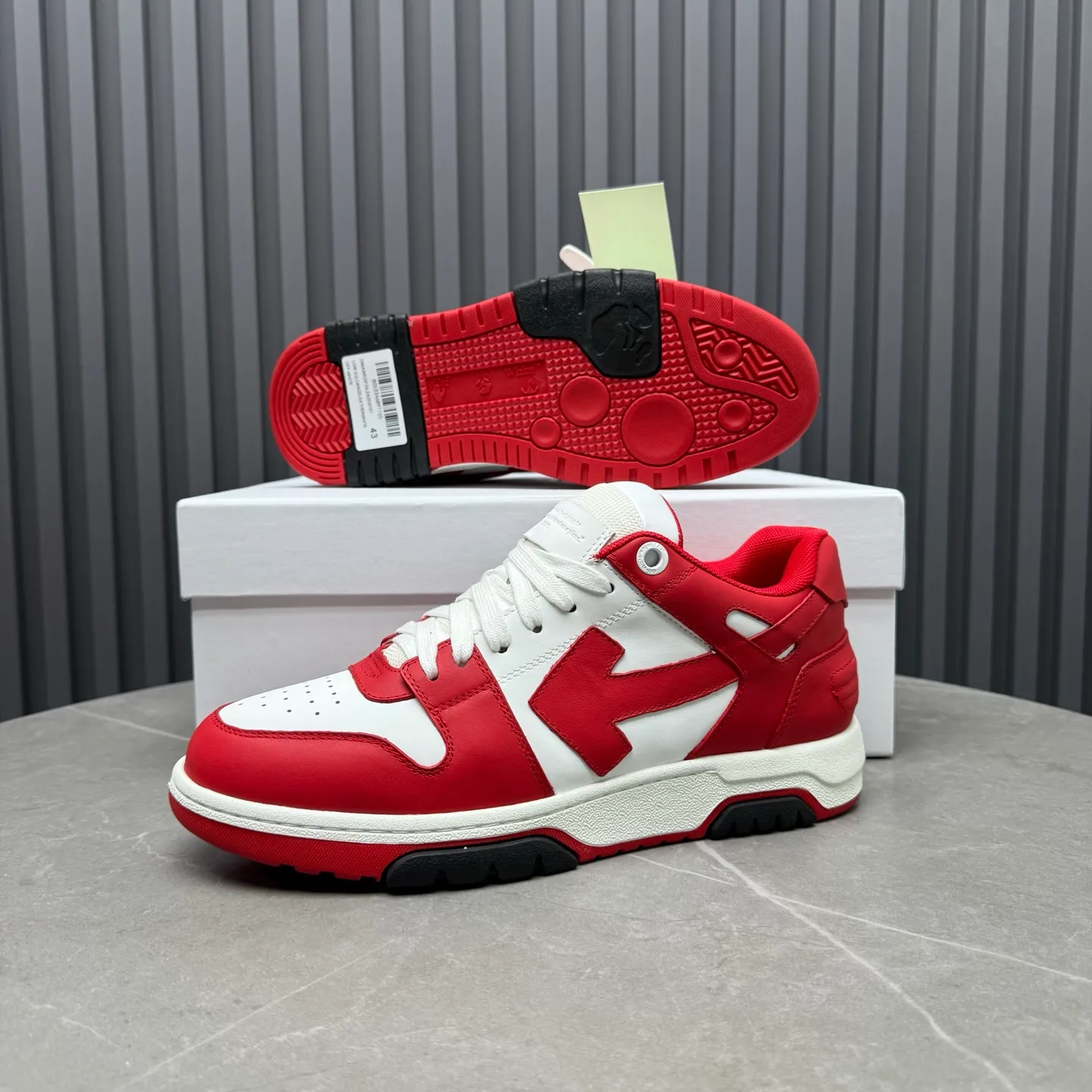 【off- white】P: 620💰Couple model👫, Size: 35-44 (Customized for men 38.45.46) High-quality version👊 "Out of office" series original molding, original lasting, production process 1:1 Original ➰OFF GRAY WHITE OW ➰ First-layer cowhide Imported skin-friendly and environmentally friendly polyester mesh Original molding high elastic and environmentally friendly molding pad Made with the original lasting process. The original molded rubber outsole (never yellows and deforms) has a super correct shape, bright color and strong three-dimensional effect👍. Packaging💯Full set of packaging synchronized with the official website (branded paper, certificate of quality, branded cloth bag)